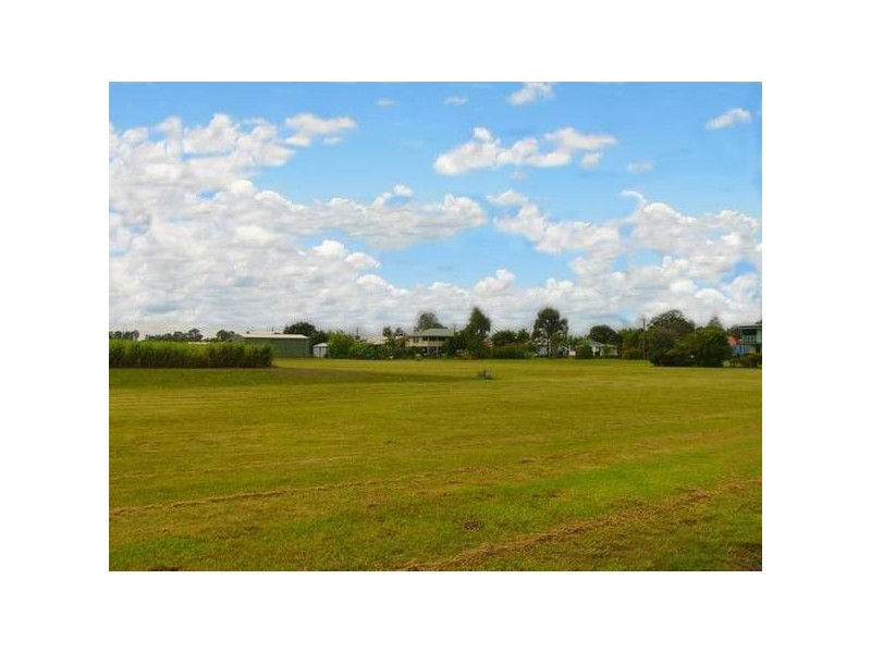 2 River Road, Palmers Island NSW 2463