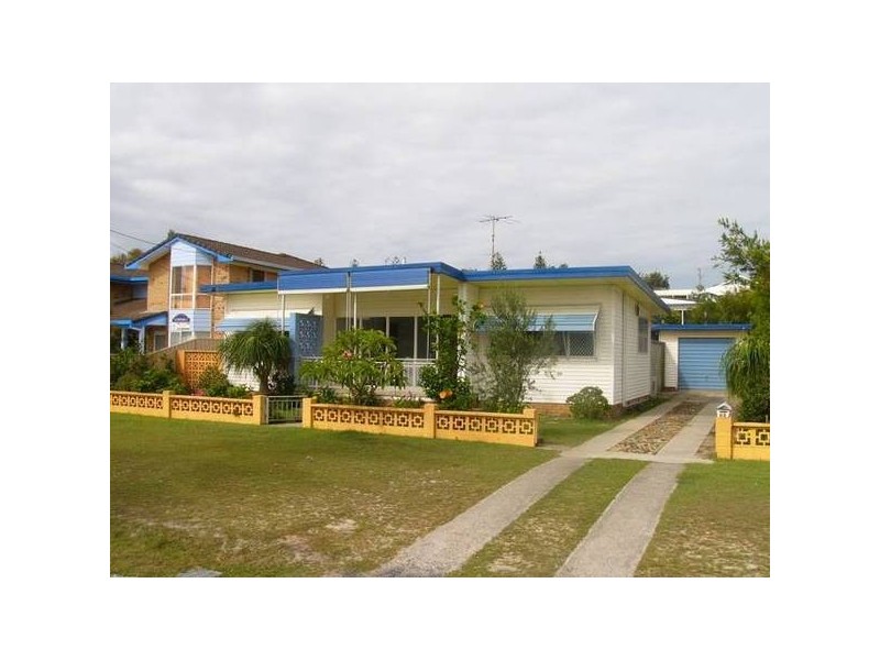 64 Yamba Street, Yamba NSW 2464