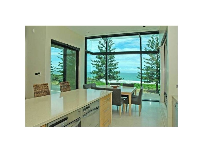 8 Pacific Parade, Yamba NSW 2464