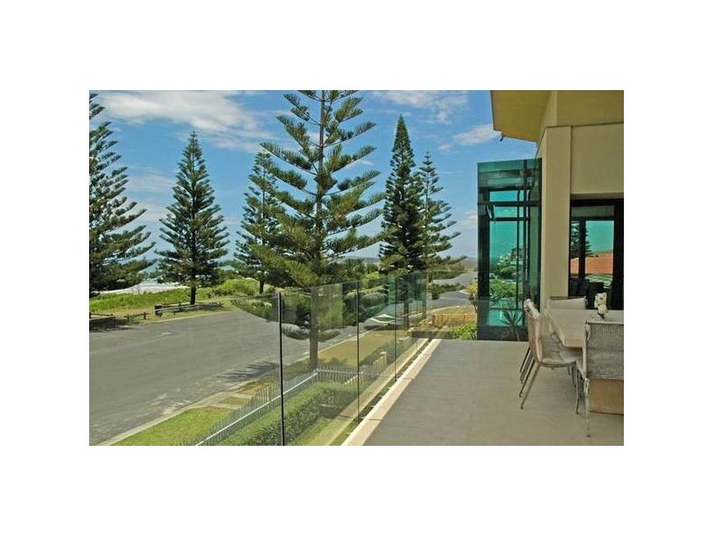 8 Pacific Parade, Yamba NSW 2464
