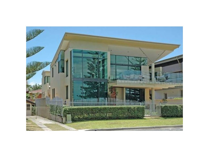 8 Pacific Parade, Yamba NSW 2464