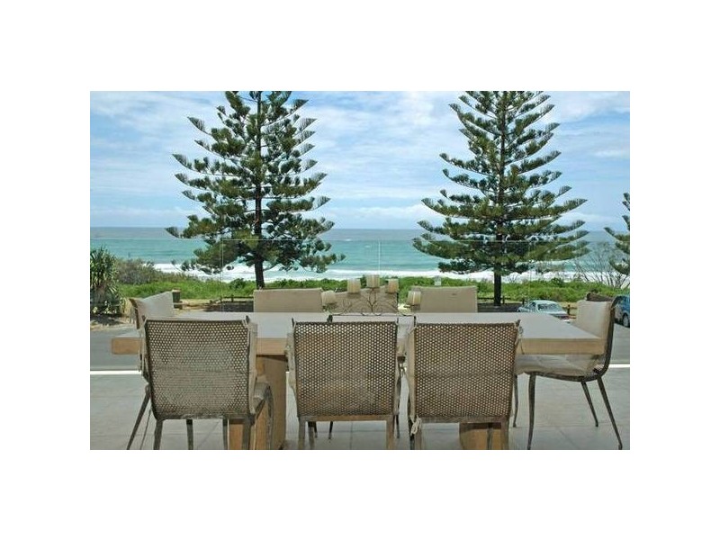 8 Pacific Parade, Yamba NSW 2464