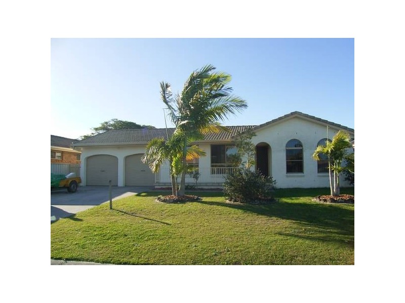 9 Heron Court, Yamba NSW 2464
