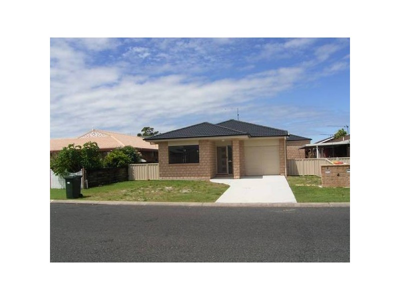 2/4 Witonga Drive, Yamba NSW 2464