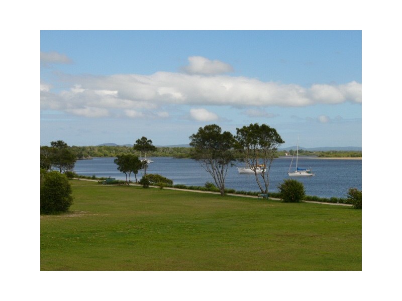 8 Bent Street, Yamba NSW 2464