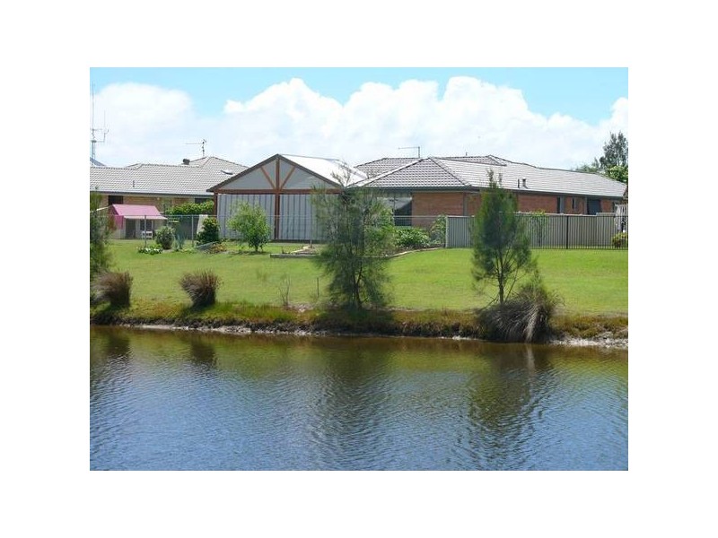 5 Newport Island Circuit, Yamba NSW 2464