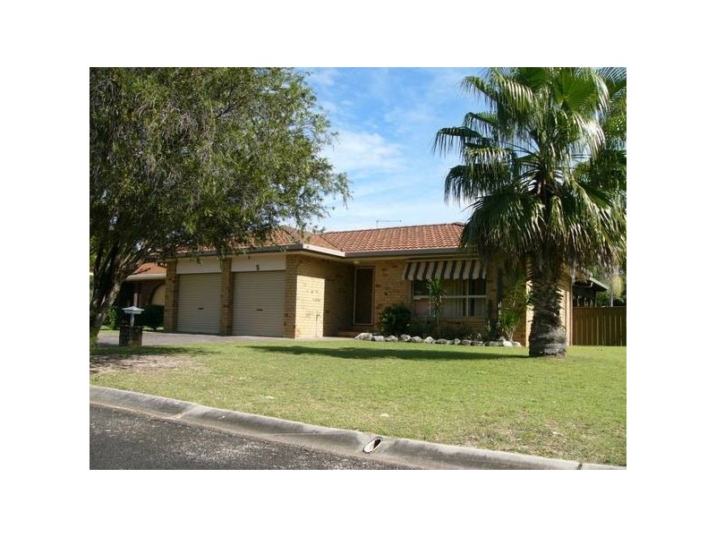 5 The Peninsula, Yamba NSW 2464