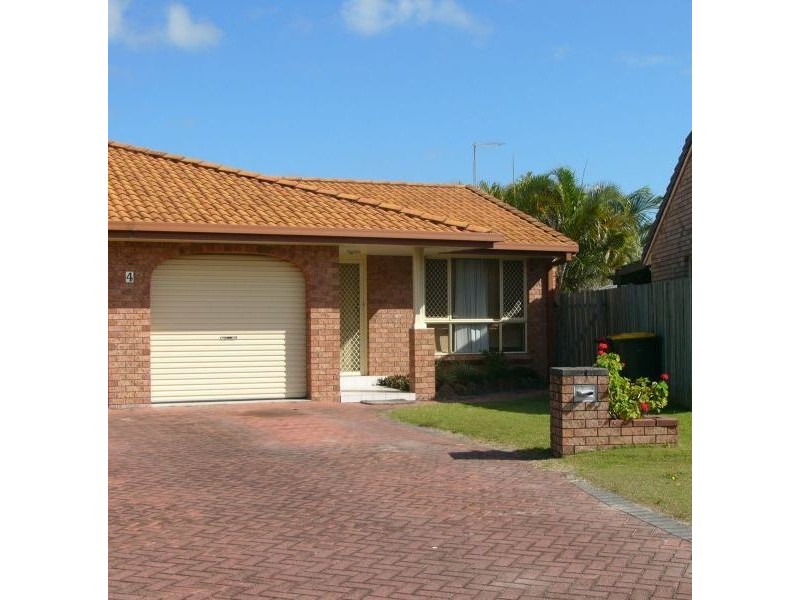 1/4 Plover Close, Yamba NSW 2464