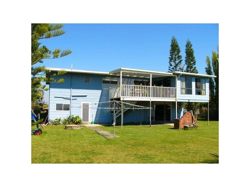 19 Yamba Street, Palmers Island NSW 2463