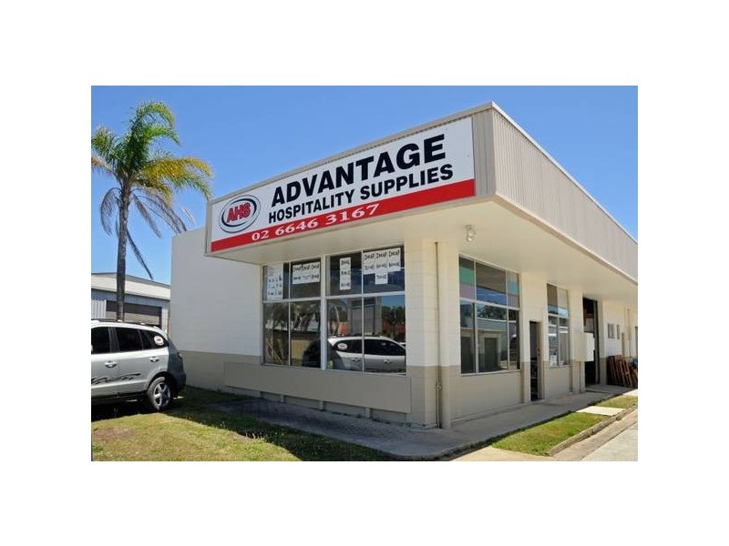 1/4 Moongi Place, Yamba NSW 2464