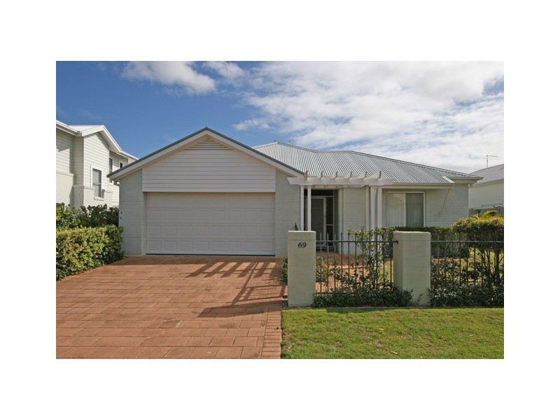69 The Drive, Yamba NSW 2464