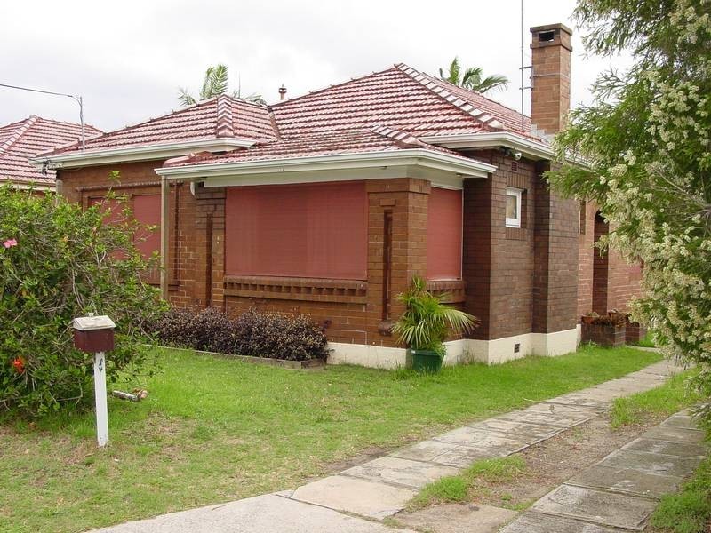 4 Lakeside Avenue, Monterey NSW 2217