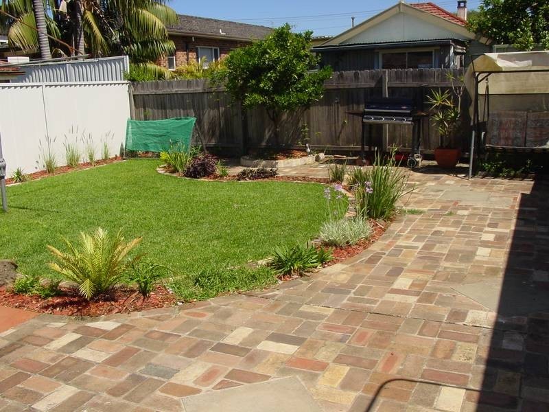 4 Lakeside Avenue, Monterey NSW 2217