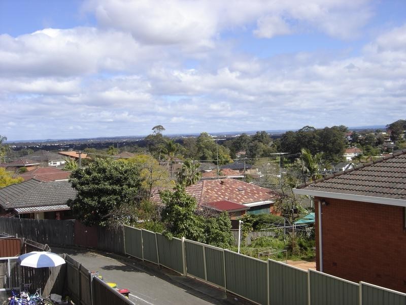 1/109 Denman Rd, Georges Hall NSW 2198