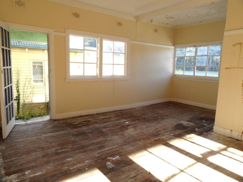 98 Moons Avenue, Lugarno NSW 2210