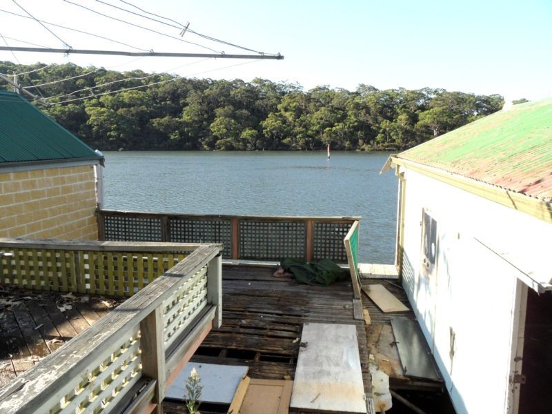 98 Moons Avenue, Lugarno NSW 2210