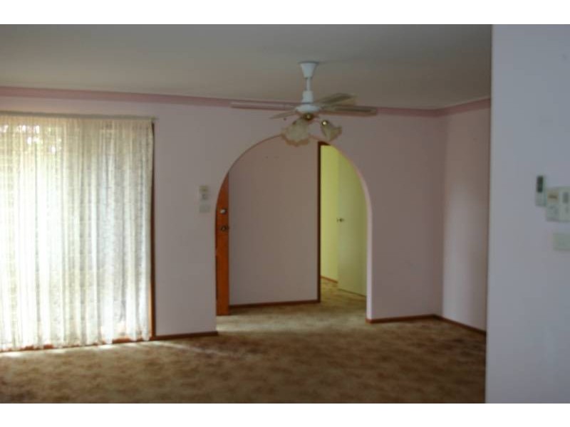 2 Warrina Avenue, Summerland Point NSW 2259