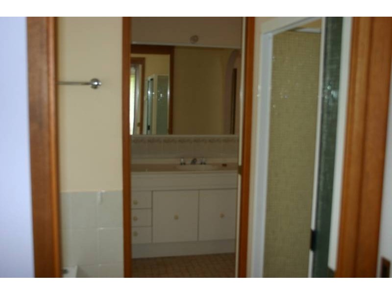 2 Warrina Avenue, Summerland Point NSW 2259