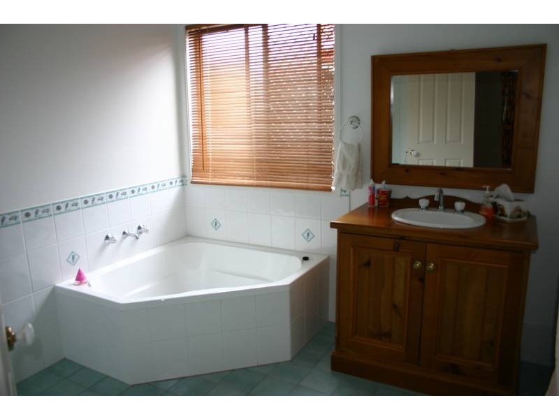 Summerland Point NSW 2259