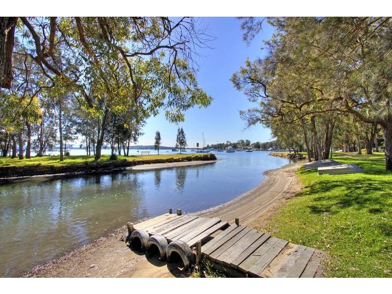 12 Ginganup Road, Summerland Point NSW 2259