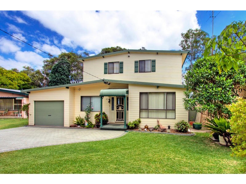 13 Macquarie Road, Mannering Park NSW 2259