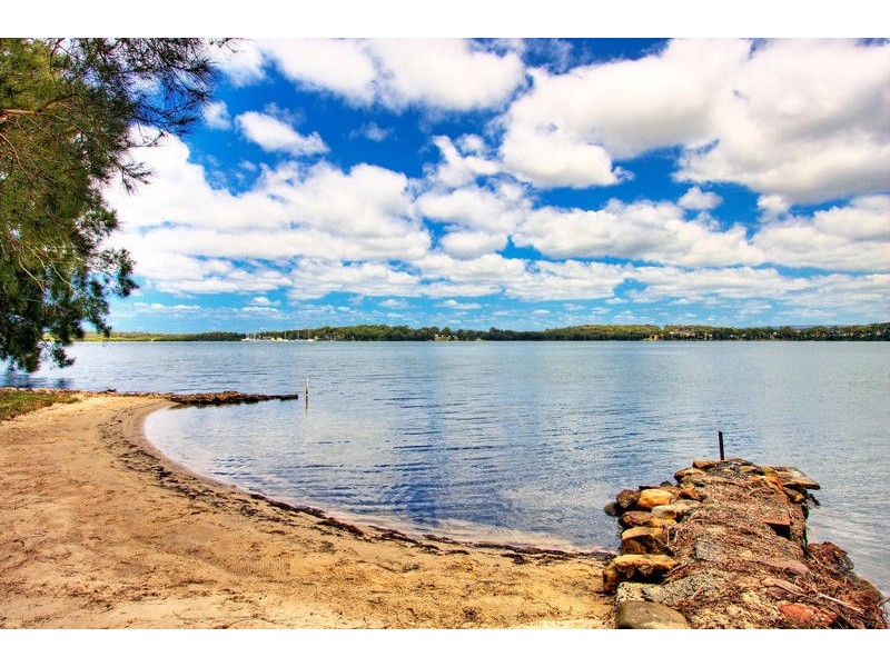 13 Macquarie Road, Mannering Park NSW 2259