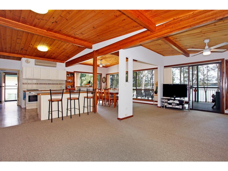 13 Macquarie Road, Mannering Park NSW 2259