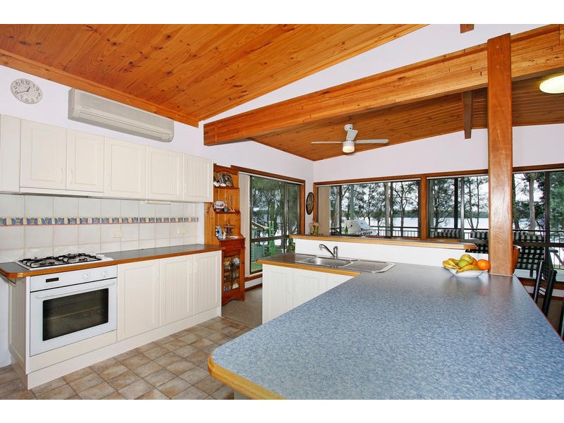 13 Macquarie Road, Mannering Park NSW 2259