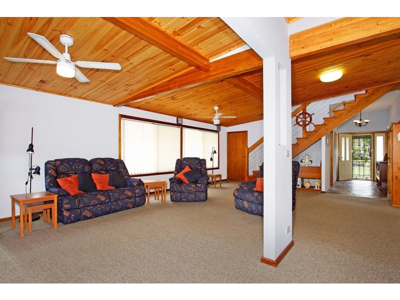 13 Macquarie Road, Mannering Park NSW 2259