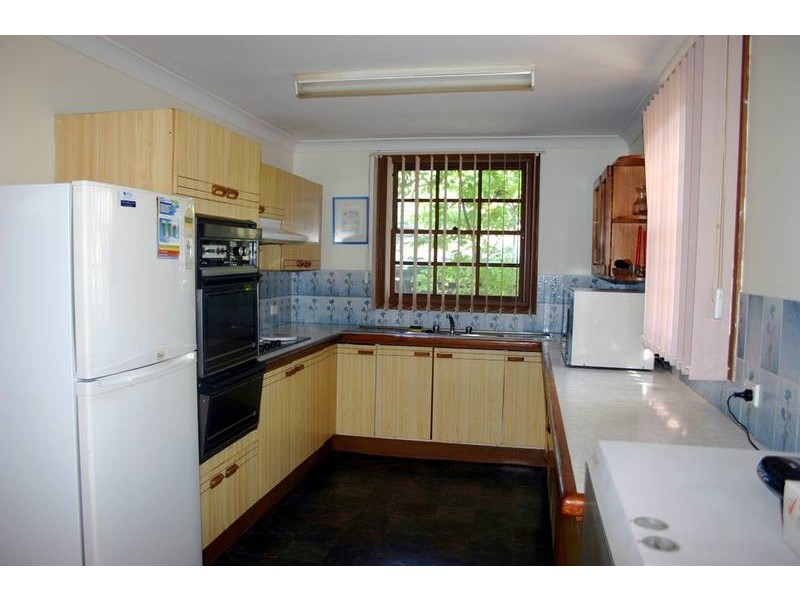 34 Cams Boulevade, Summerland Point NSW 2259