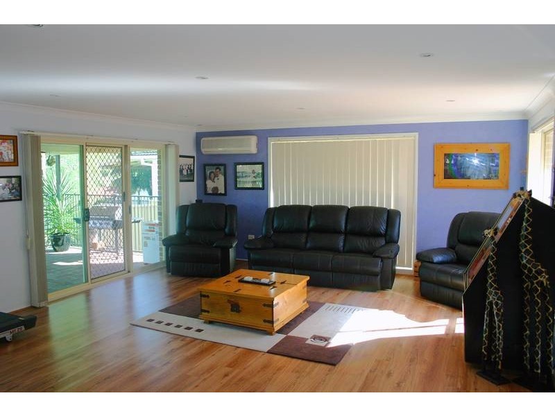 95 Vales Road, Mannering Park NSW 2259