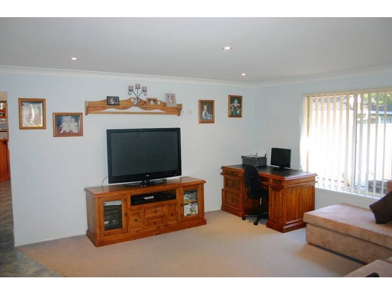 95 Vales Road, Mannering Park NSW 2259