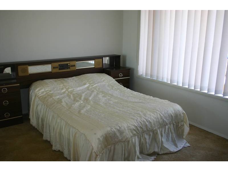 1 Peverill Street, Mannering Park NSW 2259