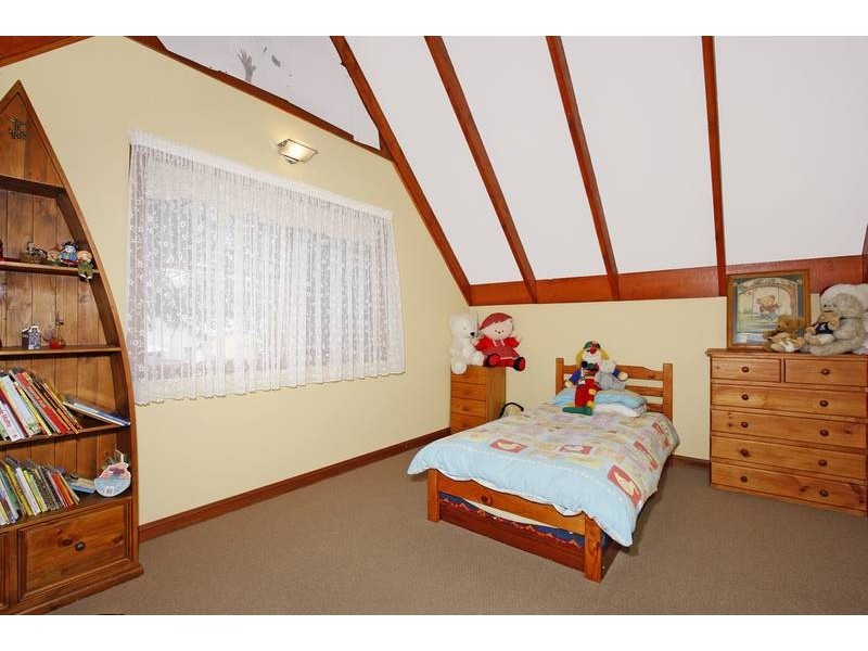 17 Muraban Road, Summerland Point NSW 2259