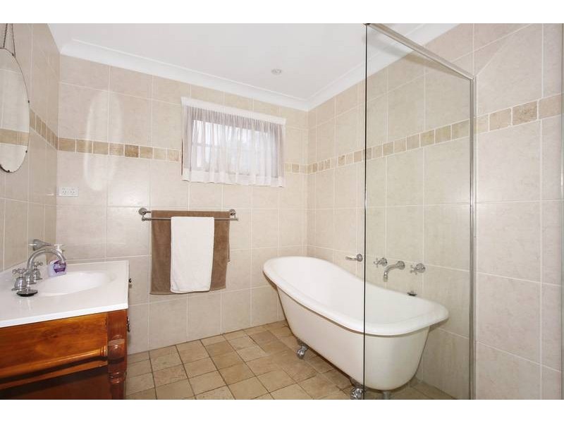 17 Muraban Road, Summerland Point NSW 2259