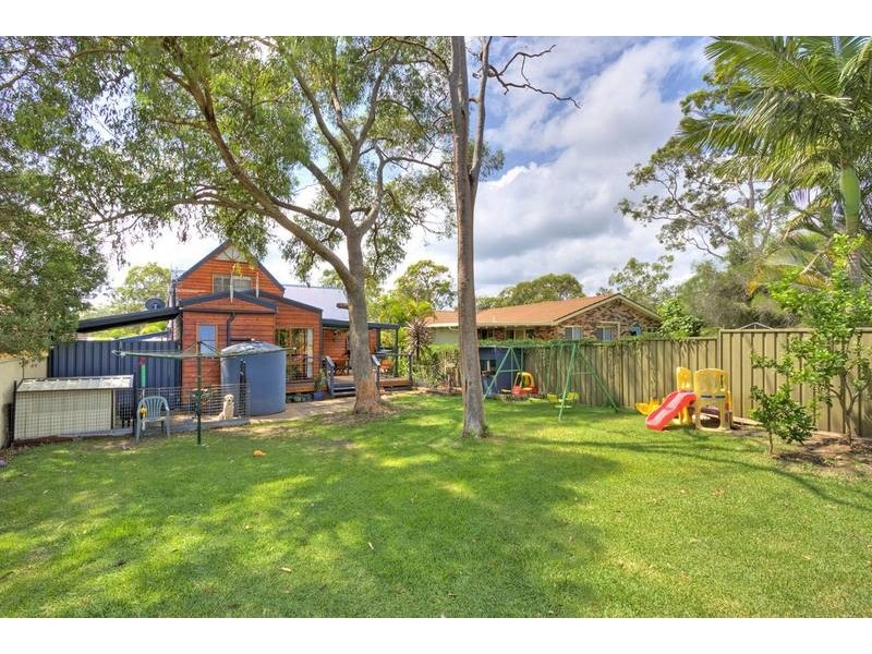 17 Muraban Road, Summerland Point NSW 2259