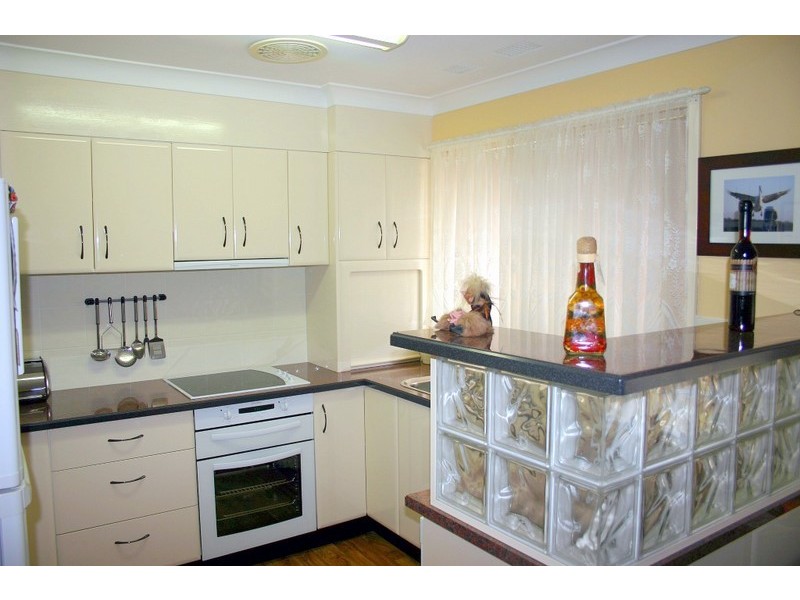 13 Kevin Street, Mannering Park NSW 2259