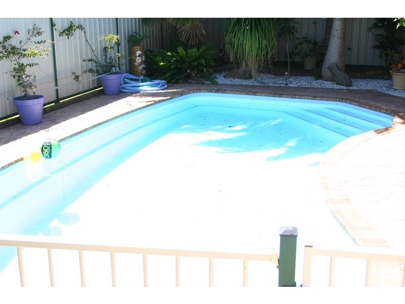 27 Cams Boulevard, Summerland Point NSW 2259