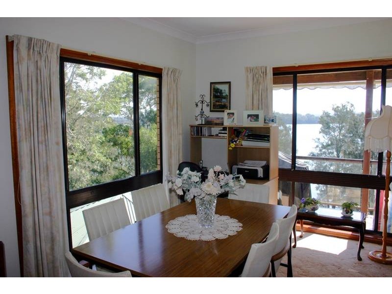 Mannering Park NSW 2259