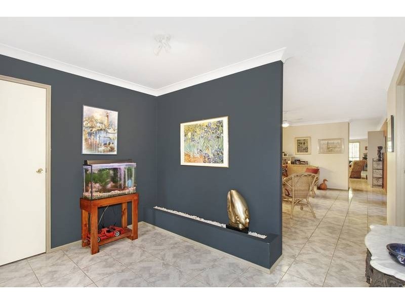 5 Barclay Avenue, Mannering Park NSW 2259