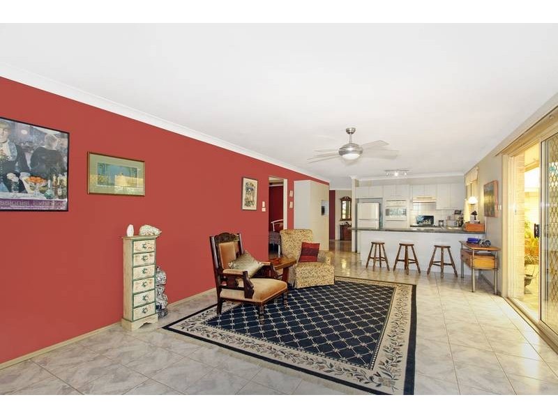 5 Barclay Avenue, Mannering Park NSW 2259