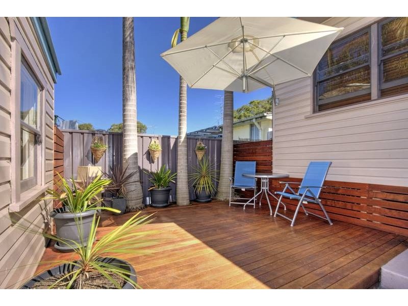 Mannering Park NSW 2259