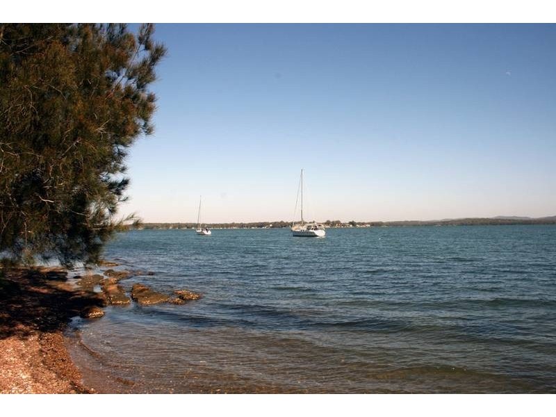 2 Omaru Place, Summerland Point NSW 2259