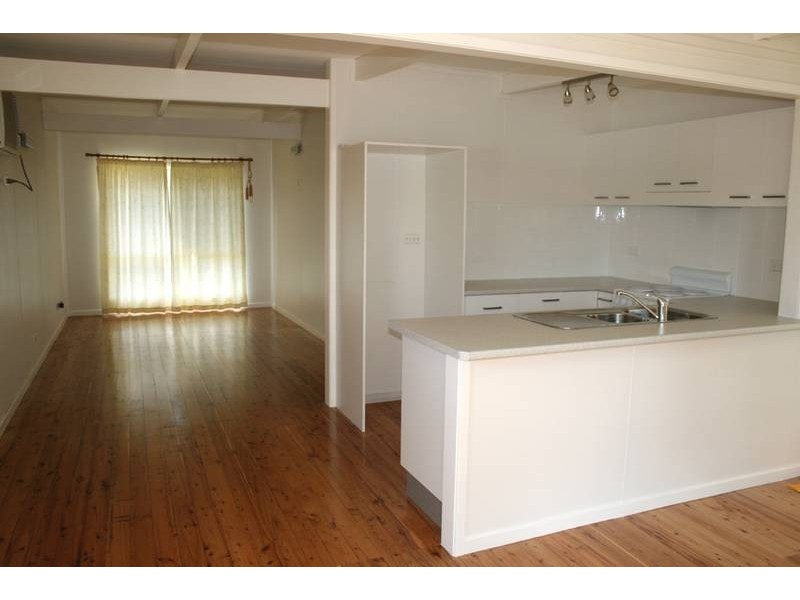 11 Bambara Avenue, Summerland Point NSW 2259