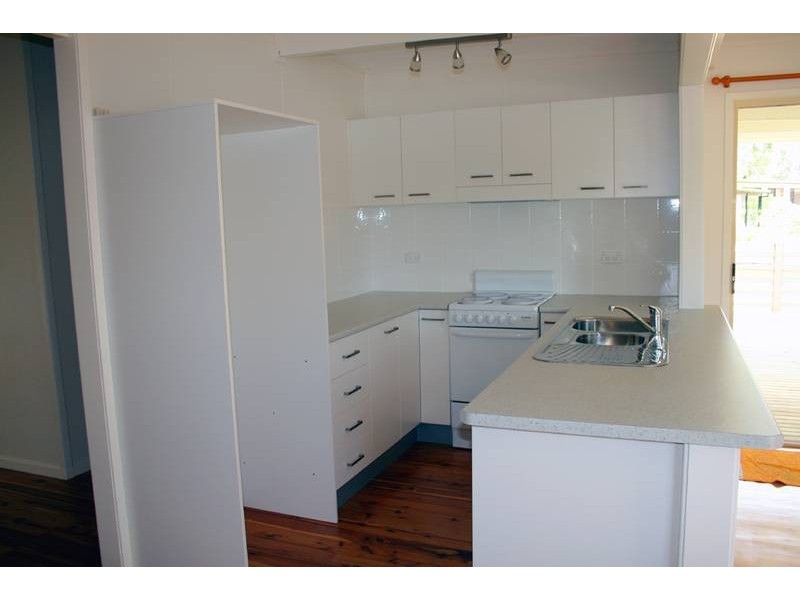 11 Bambara Avenue, Summerland Point NSW 2259