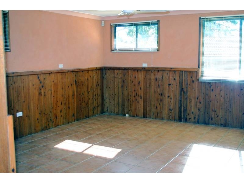 2 Griffith Street, Mannering Park NSW 2259