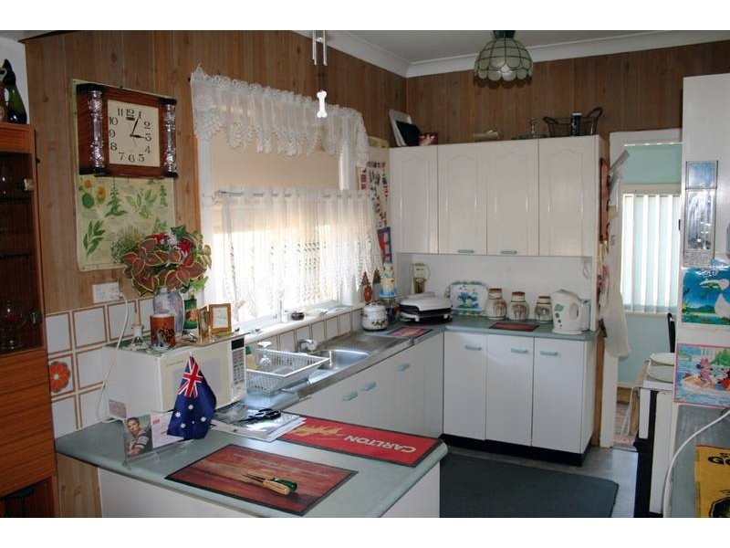 39 Dunvegan Street, Mannering Park NSW 2259