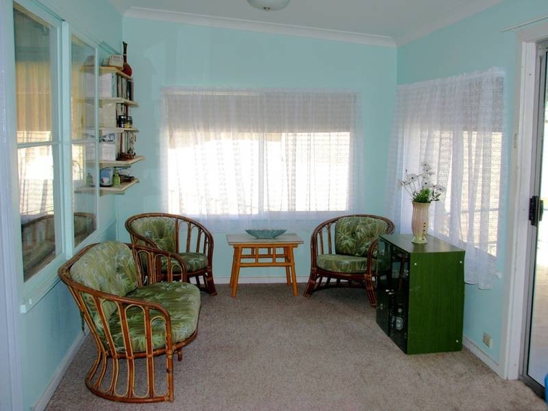 40 Gordon Avenue, Summerland Point NSW 2259