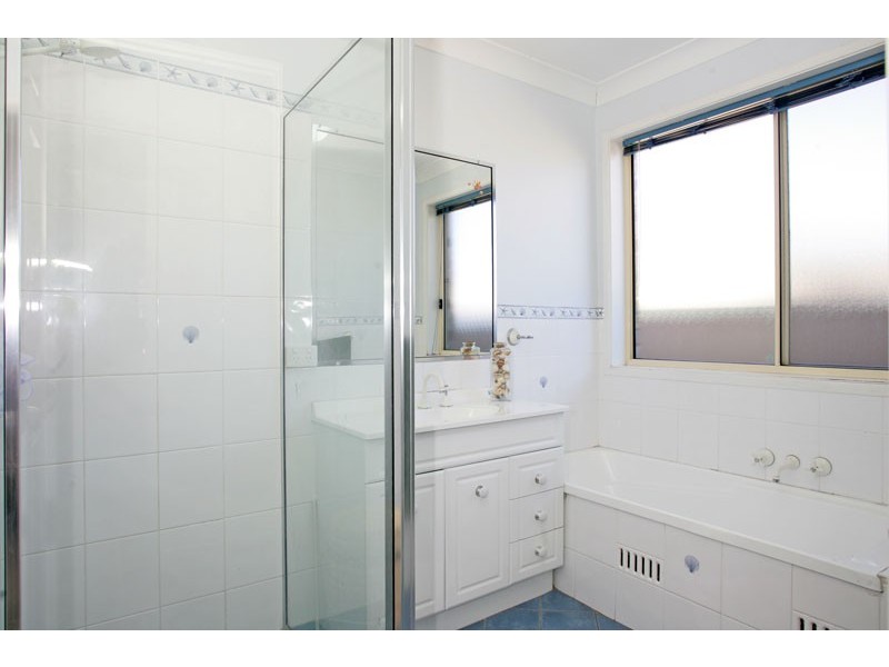 27 Loongana Crescent, Blue Haven NSW 2262