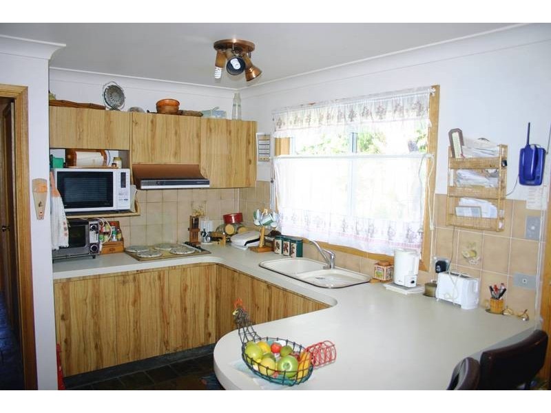 9 Barclay Avenue, Mannering Park NSW 2259
